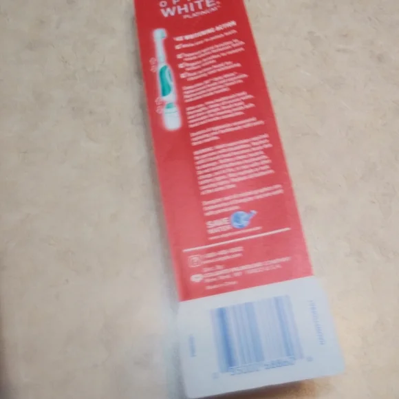 Colgate 360 Optic White Powered Toothbrush - set of 2 - Picture 4 of 7